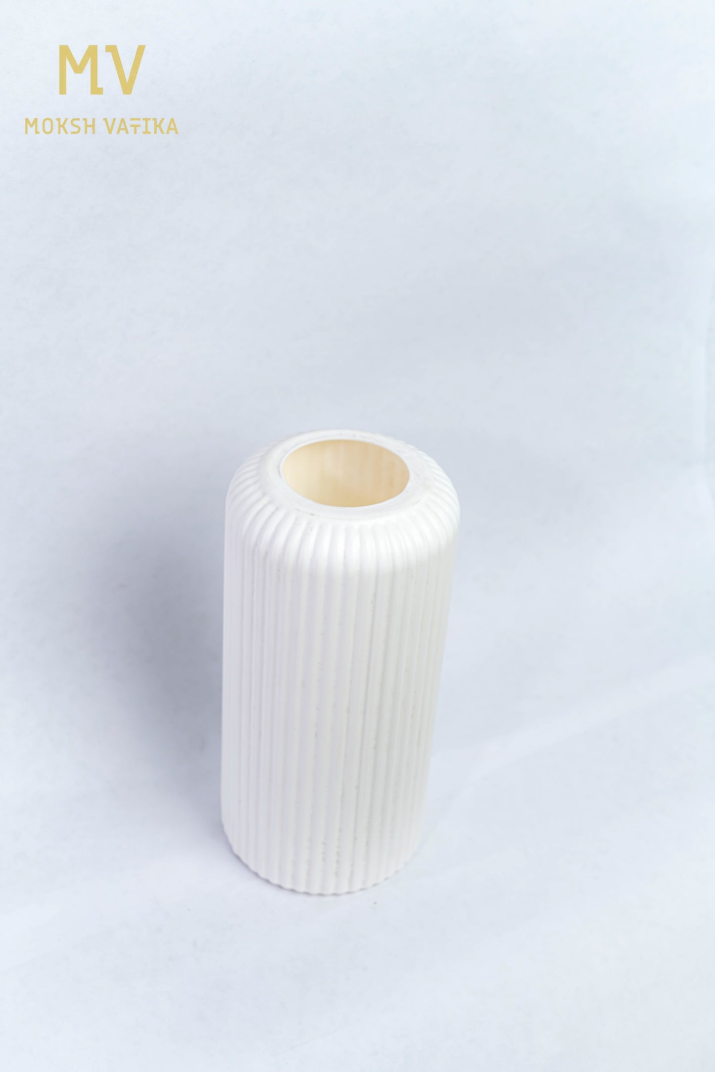 MV Matte Ribbed Vase – White