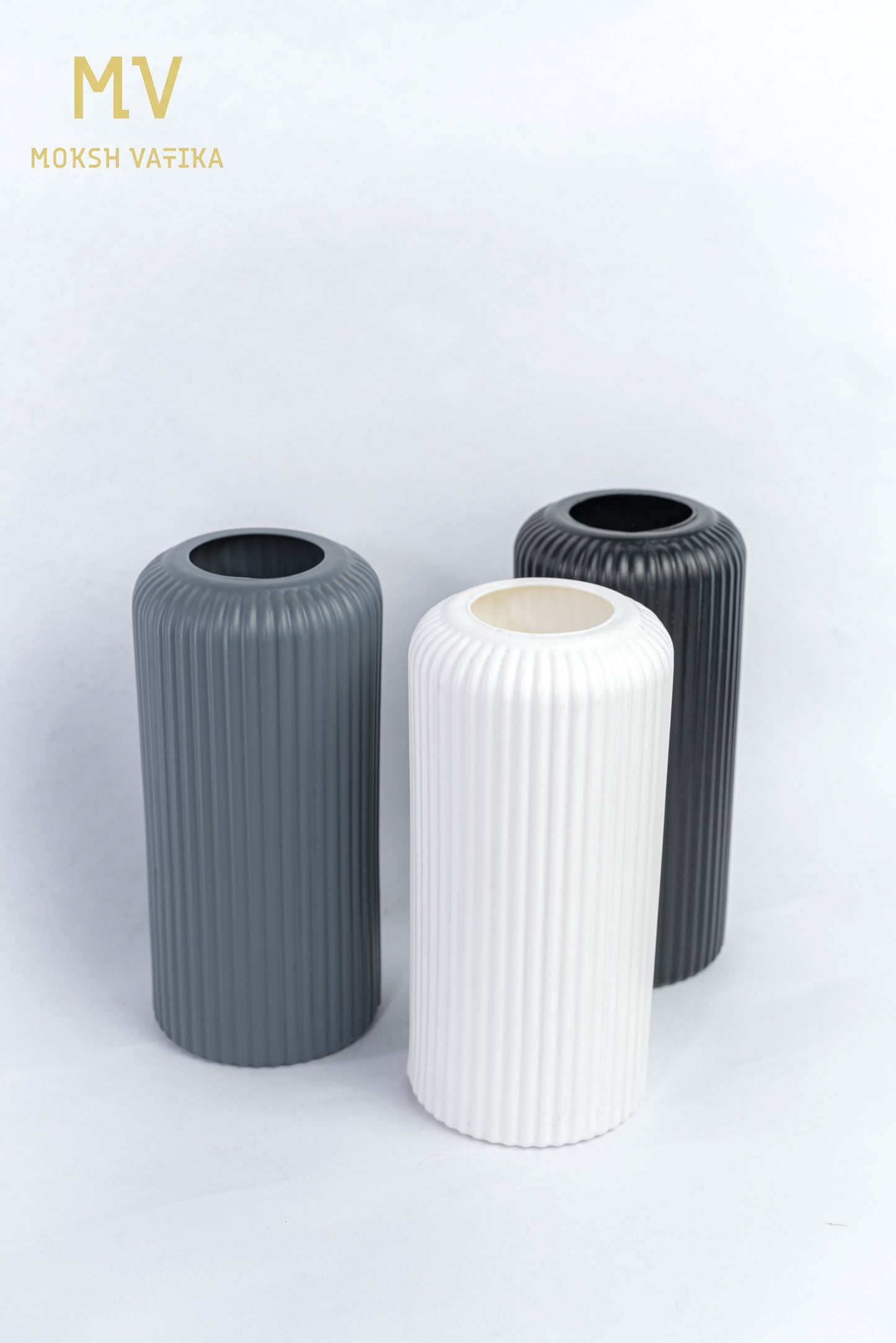 MV Ribbed Ceramic Vase – Set of 3 (Black, Grey & White)