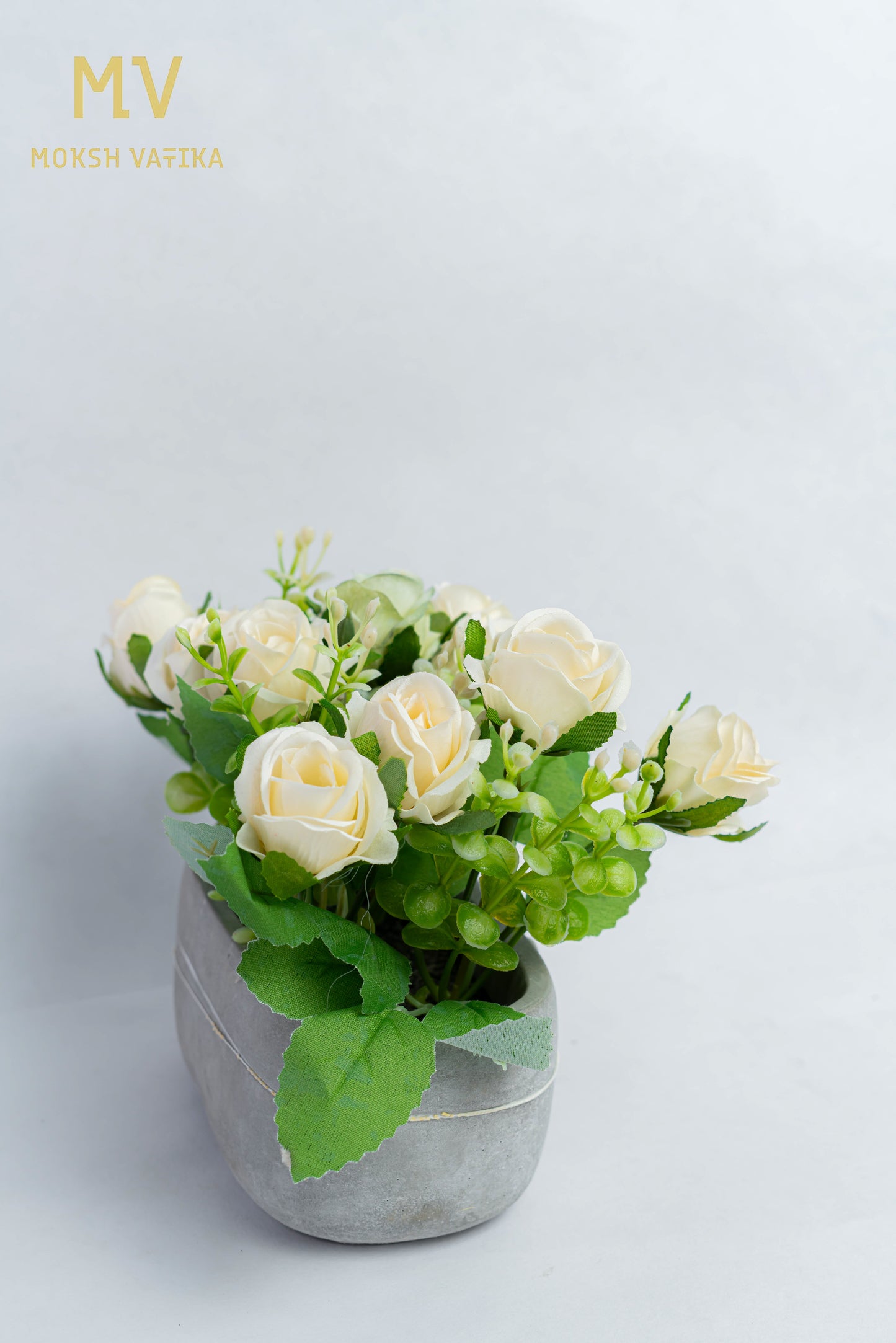 Heartfelt Blooms – White Rose Cement Planter